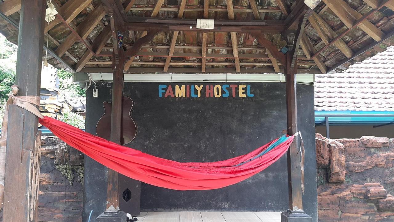 Family Hostel *